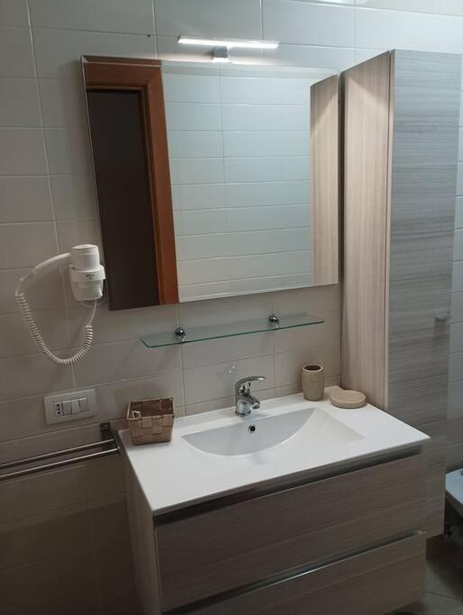 A Casa Di Laura Apartment Наполи Екстериор снимка