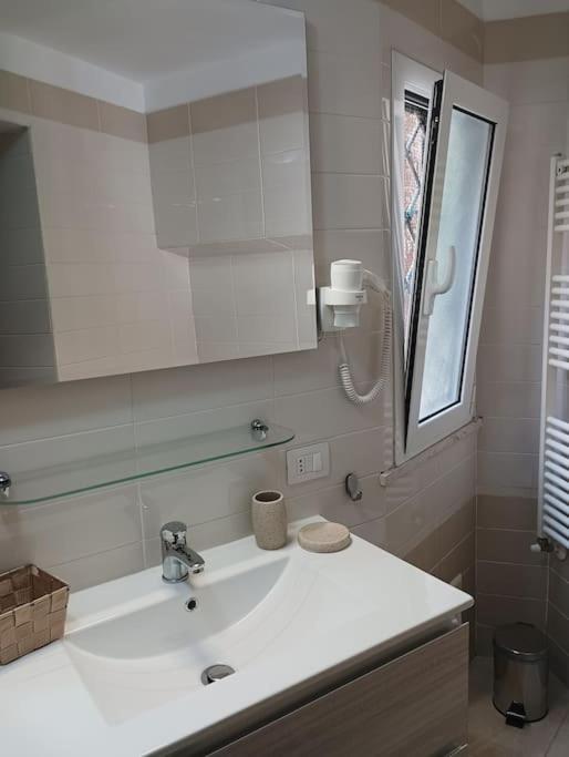 A Casa Di Laura Apartment Наполи Екстериор снимка