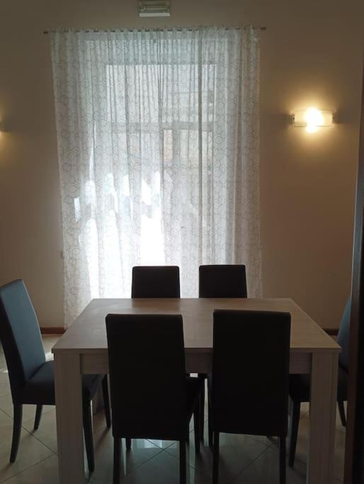 A Casa Di Laura Apartment Наполи Екстериор снимка