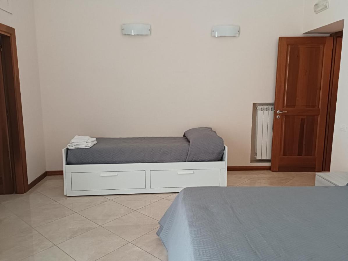A Casa Di Laura Apartment Наполи Екстериор снимка